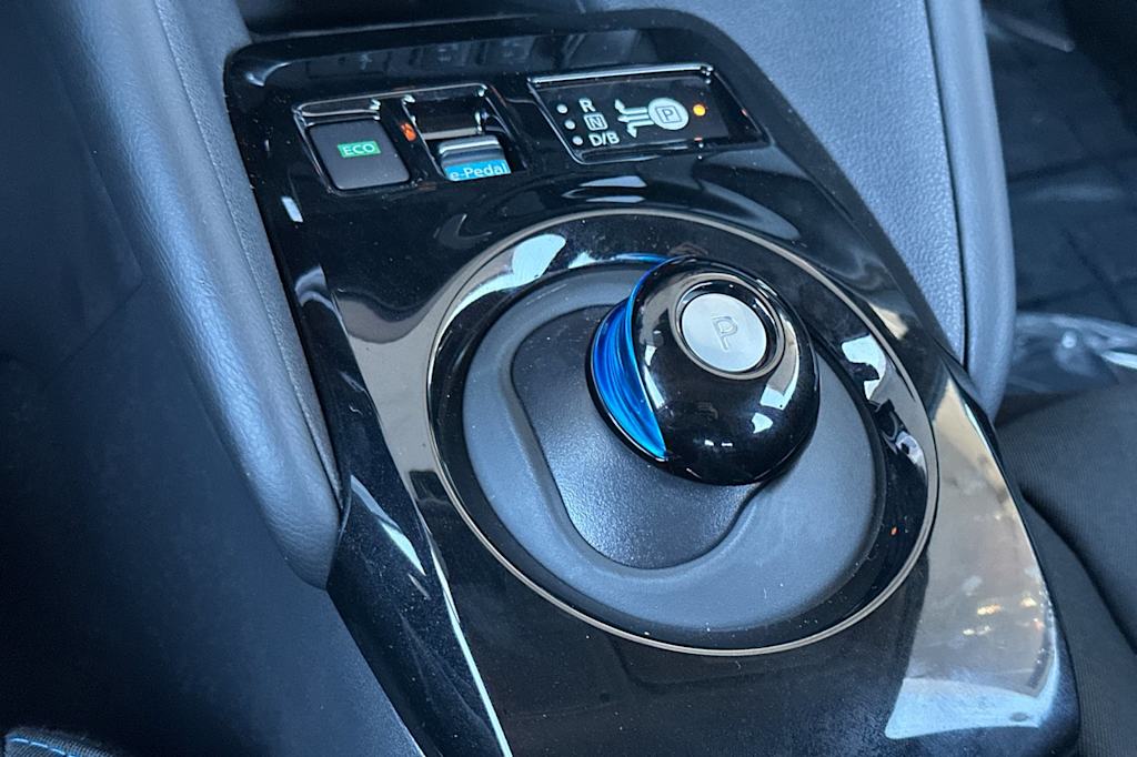 Thumbnail: 2025 Nissan Leaf - 25