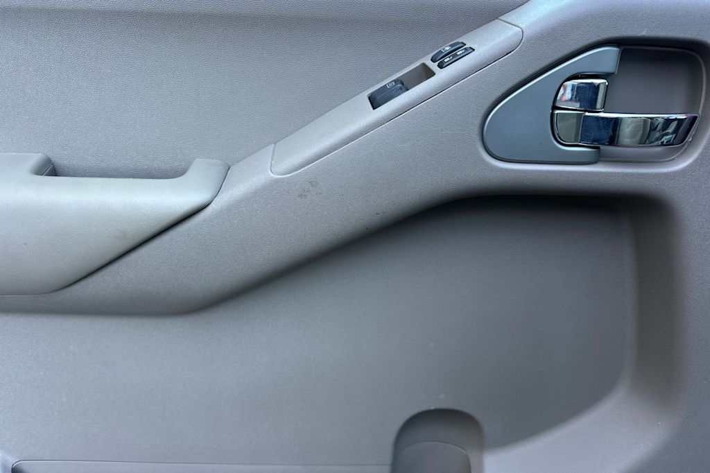 Thumbnail: 2010 Nissan Frontier - 17