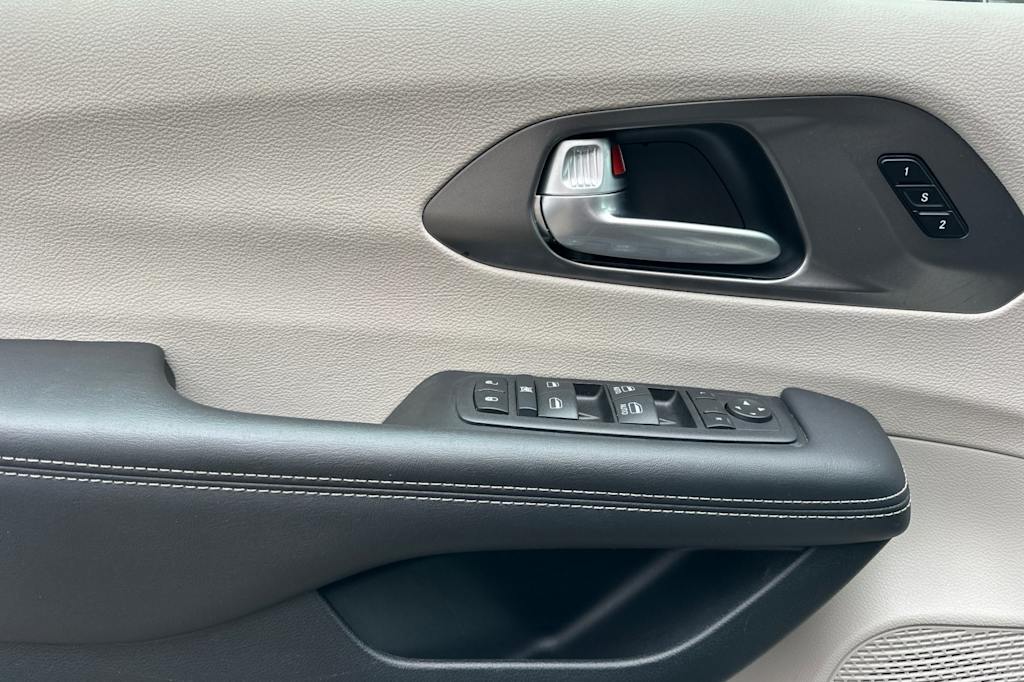 Thumbnail: 2024 Chrysler Pacifica - 21