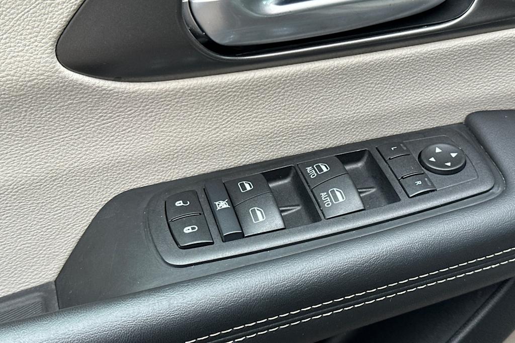 Thumbnail: 2024 Chrysler Pacifica - 22