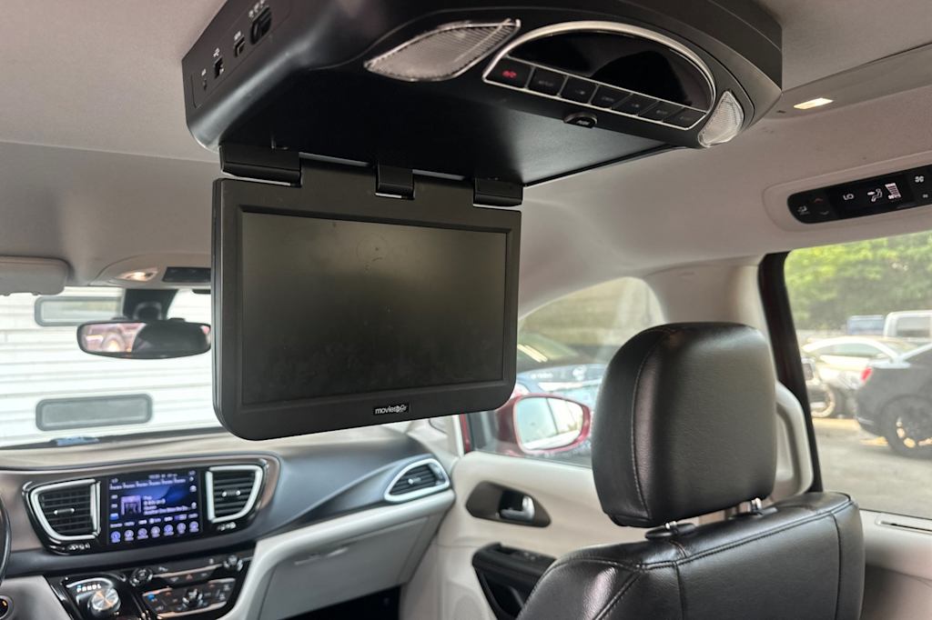 Thumbnail: 2017 Chrysler Pacifica - 14