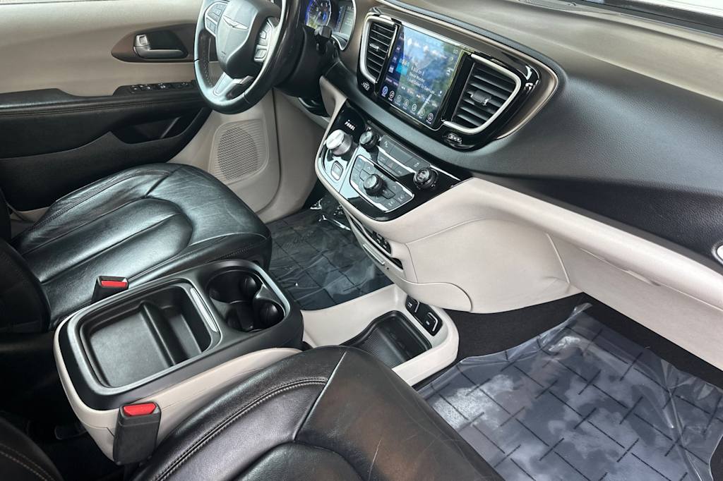 Thumbnail: 2017 Chrysler Pacifica - 12