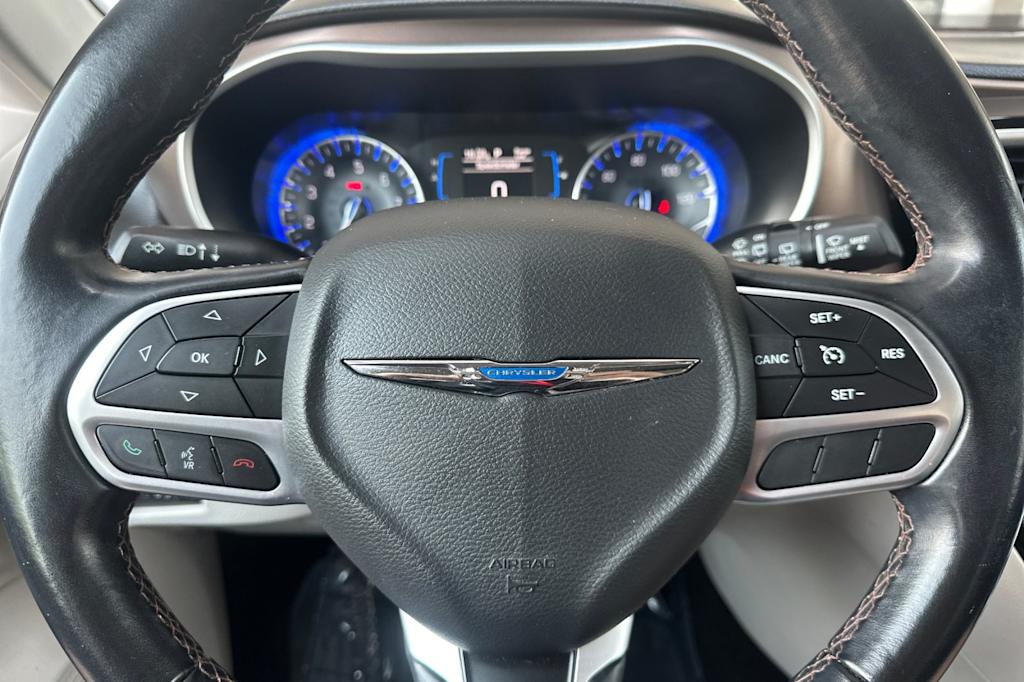 Thumbnail: 2017 Chrysler Pacifica - 30