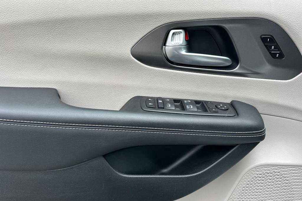 Thumbnail: 2024 Chrysler Pacifica - 23