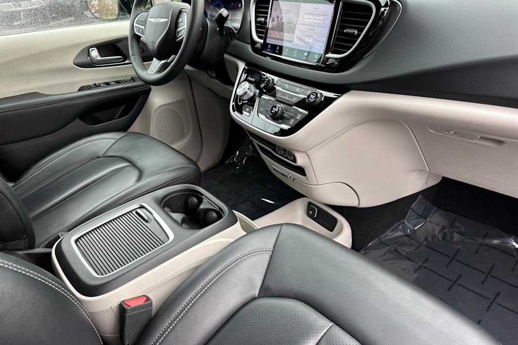 Thumbnail: 2024 Chrysler Pacifica - 13