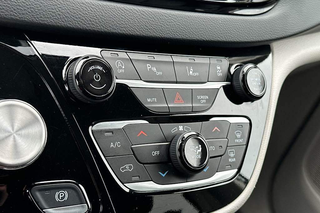 Thumbnail: 2024 Chrysler Pacifica - 27