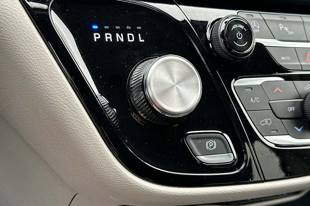 Thumbnail: 2024 Chrysler Pacifica - 16