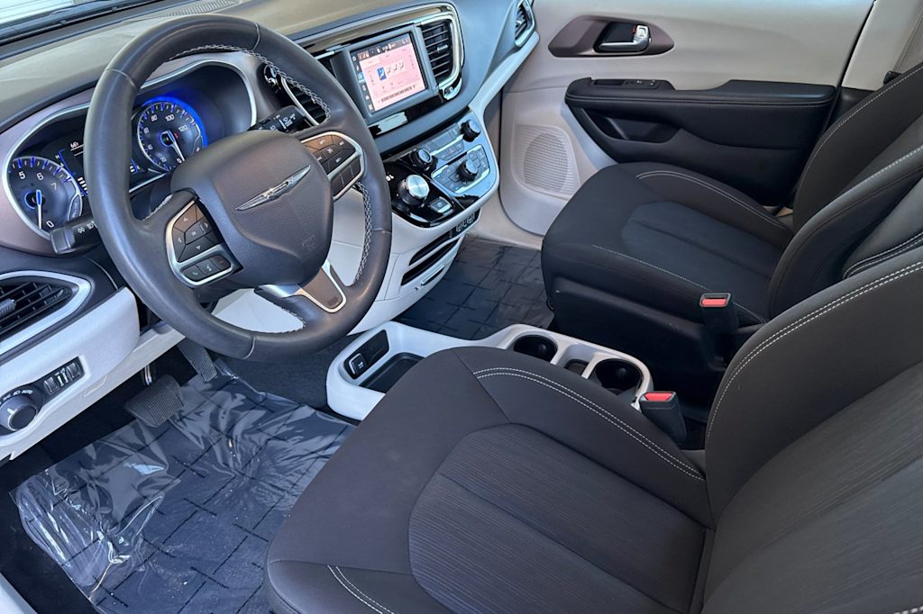 Thumbnail: 2024 Chrysler Voyager - 10