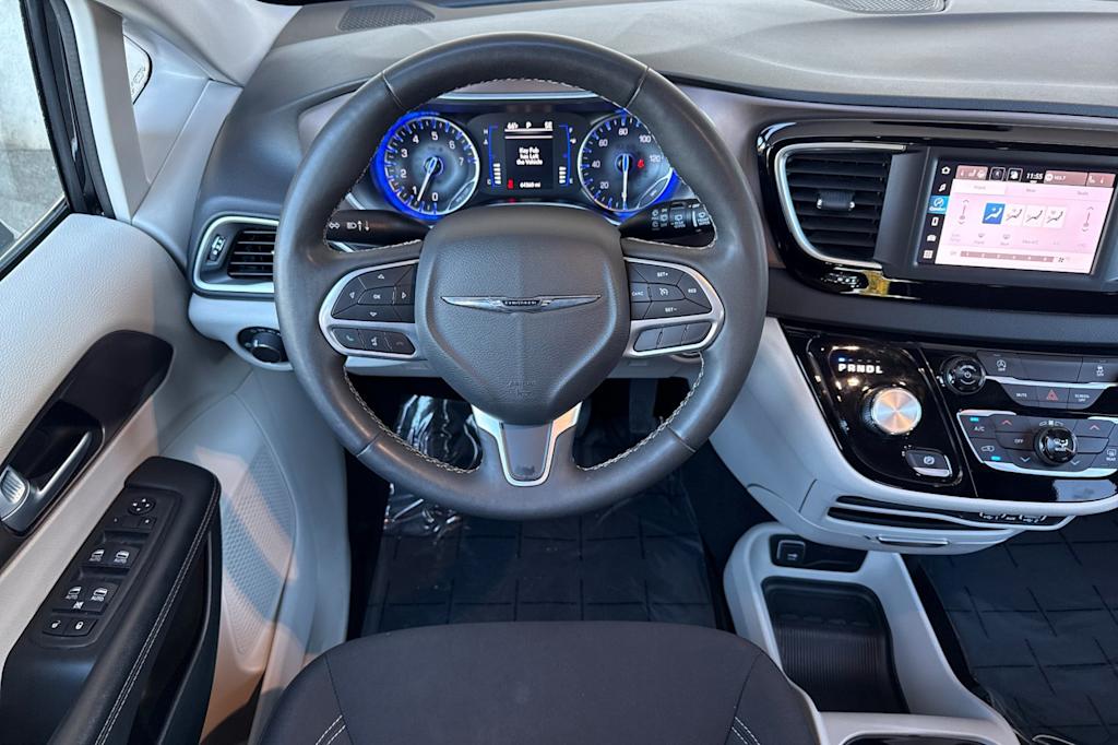 Thumbnail: 2024 Chrysler Voyager - 9