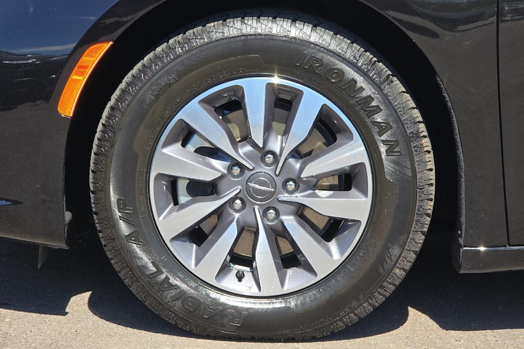 Thumbnail: 2024 Chrysler Pacifica - 8