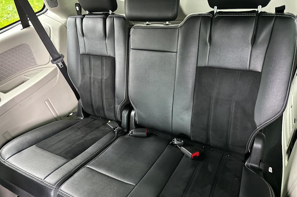 Thumbnail: 2017 Dodge Grand Caravan - 23