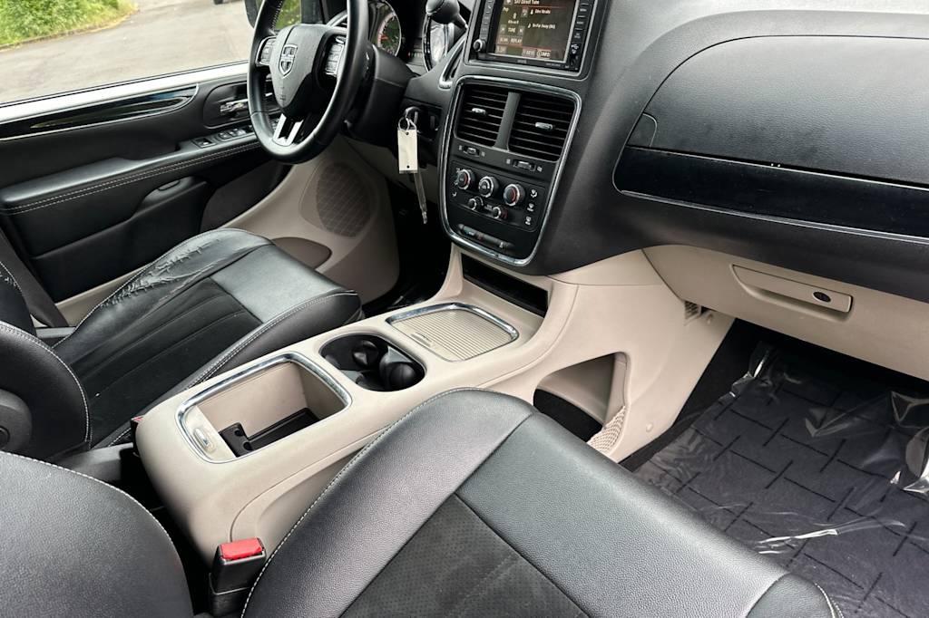 Thumbnail: 2017 Dodge Grand Caravan - 12