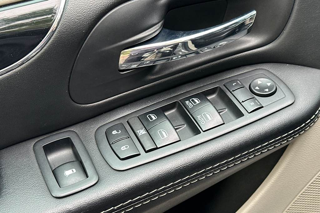 Thumbnail: 2017 Dodge Grand Caravan - 22