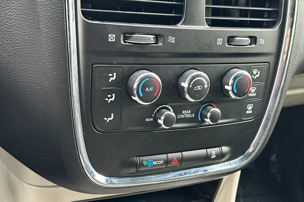 Thumbnail: 2017 Dodge Grand Caravan - 26