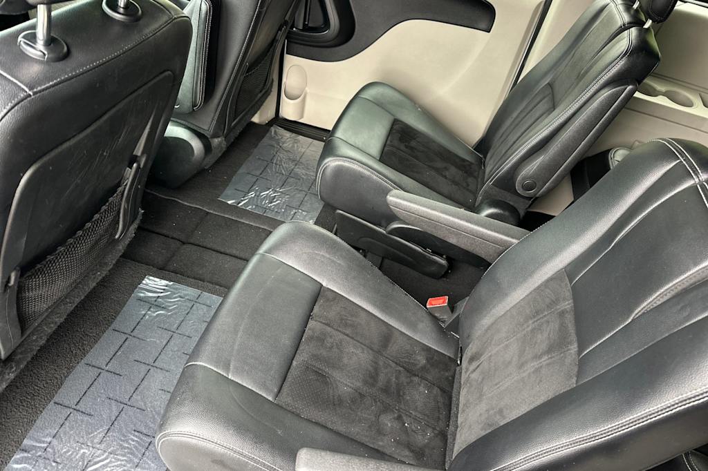 Thumbnail: 2017 Dodge Grand Caravan - 11