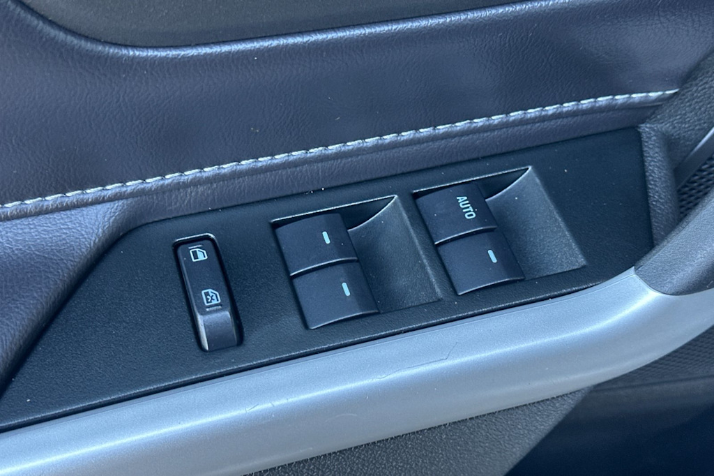 Thumbnail: 2013 Ford Edge - 22