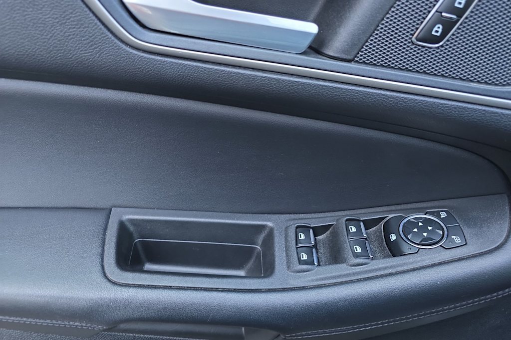 Thumbnail: 2023 Ford Edge - 21