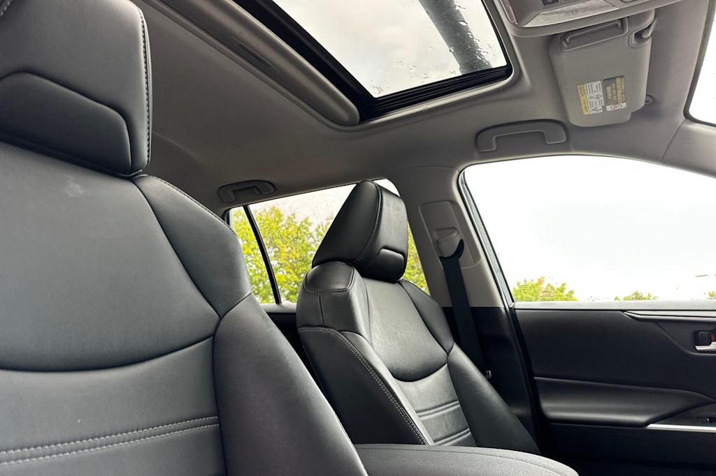 Thumbnail: 2021 Toyota RAV4 - 22