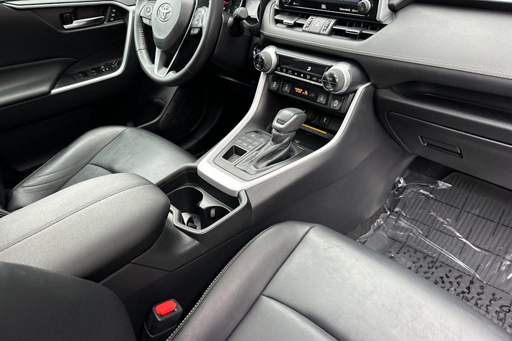 Thumbnail: 2021 Toyota RAV4 - 11