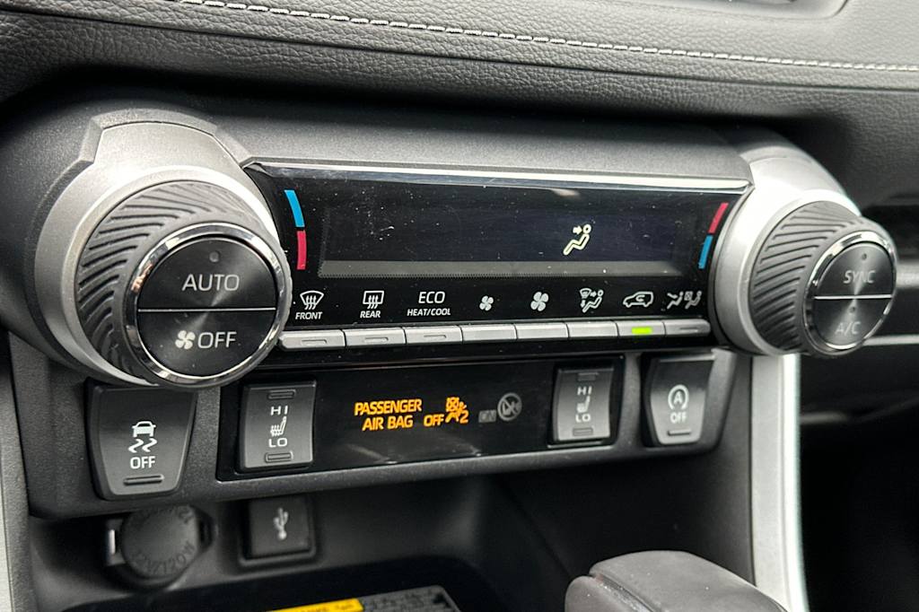 Thumbnail: 2021 Toyota RAV4 - 24