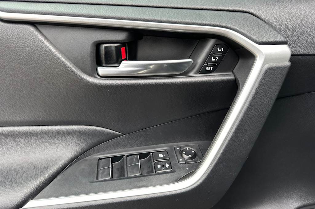 Thumbnail: 2021 Toyota RAV4 - 20