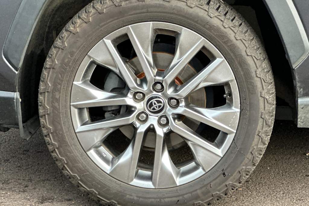 Thumbnail: 2021 Toyota RAV4 - 7