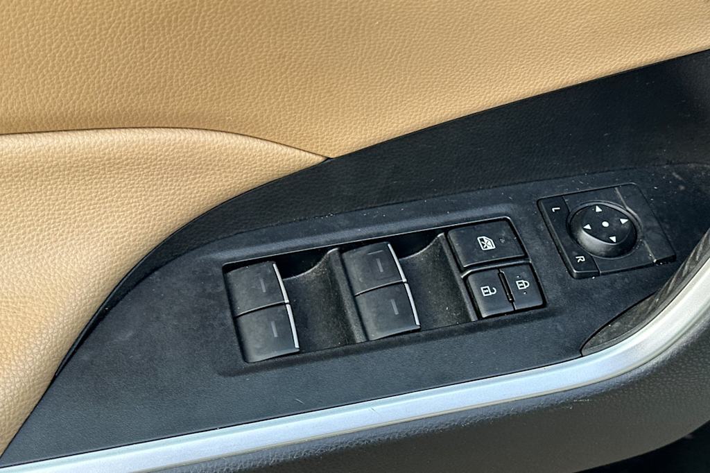 Thumbnail: 2022 Toyota RAV4 - 21