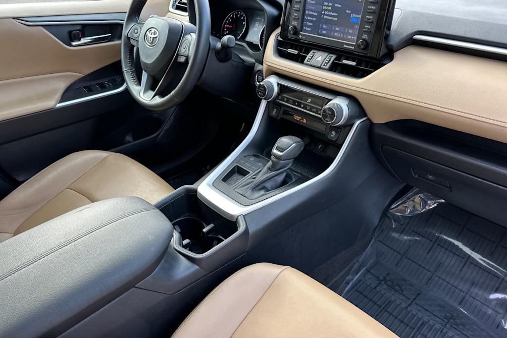 Thumbnail: 2022 Toyota RAV4 - 11