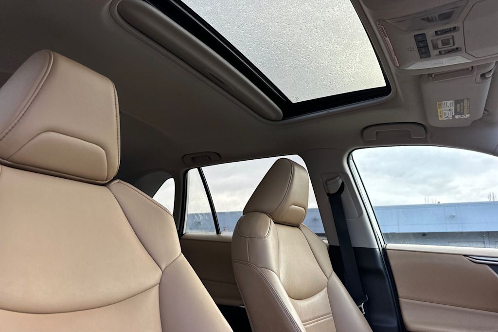 Thumbnail: 2022 Toyota RAV4 - 22