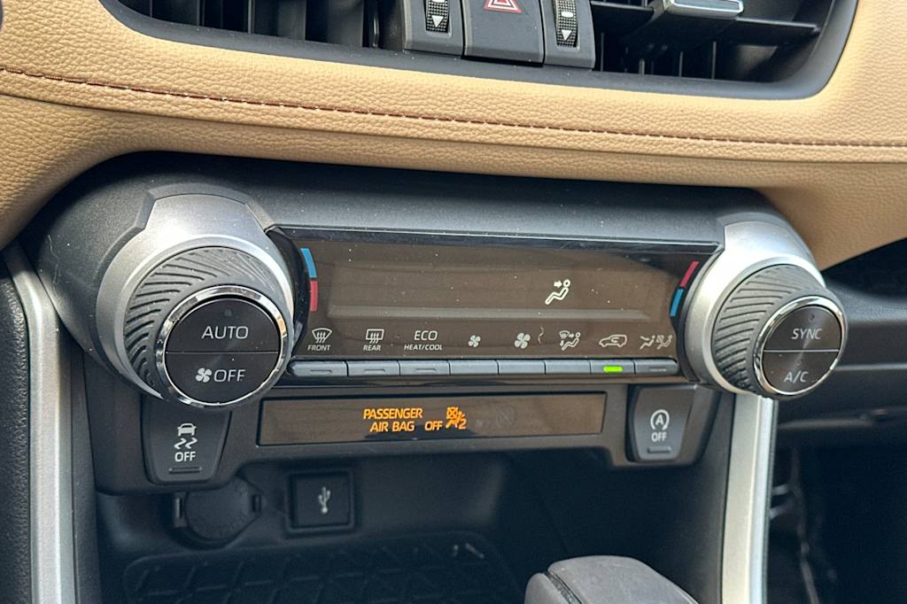 Thumbnail: 2022 Toyota RAV4 - 24