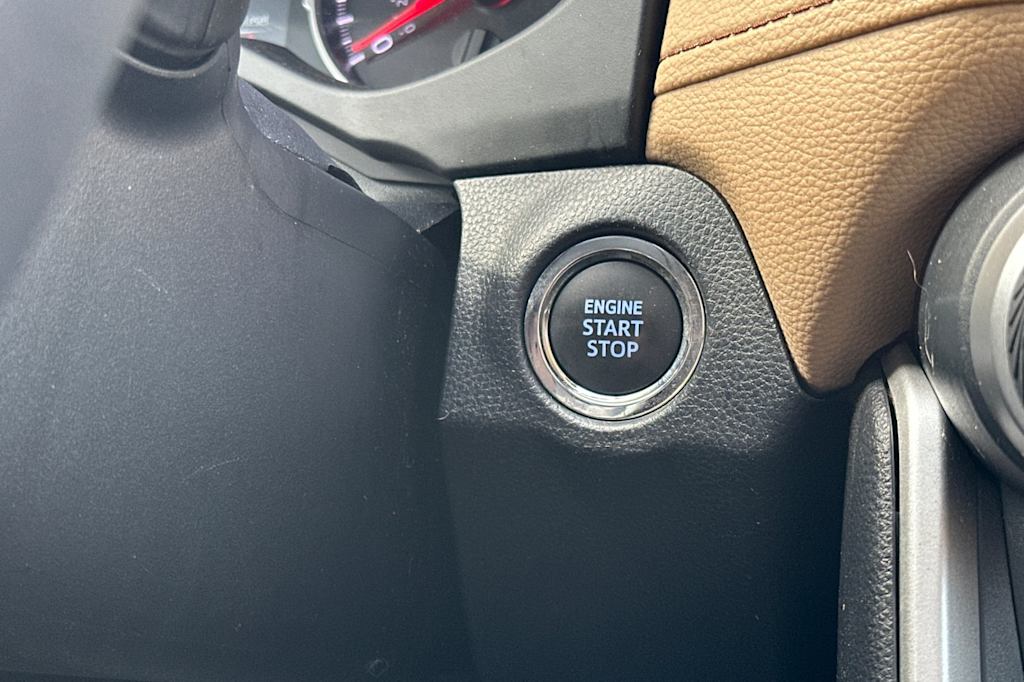 Thumbnail: 2022 Toyota RAV4 - 25