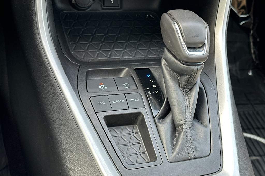 Thumbnail: 2022 Toyota RAV4 - 13