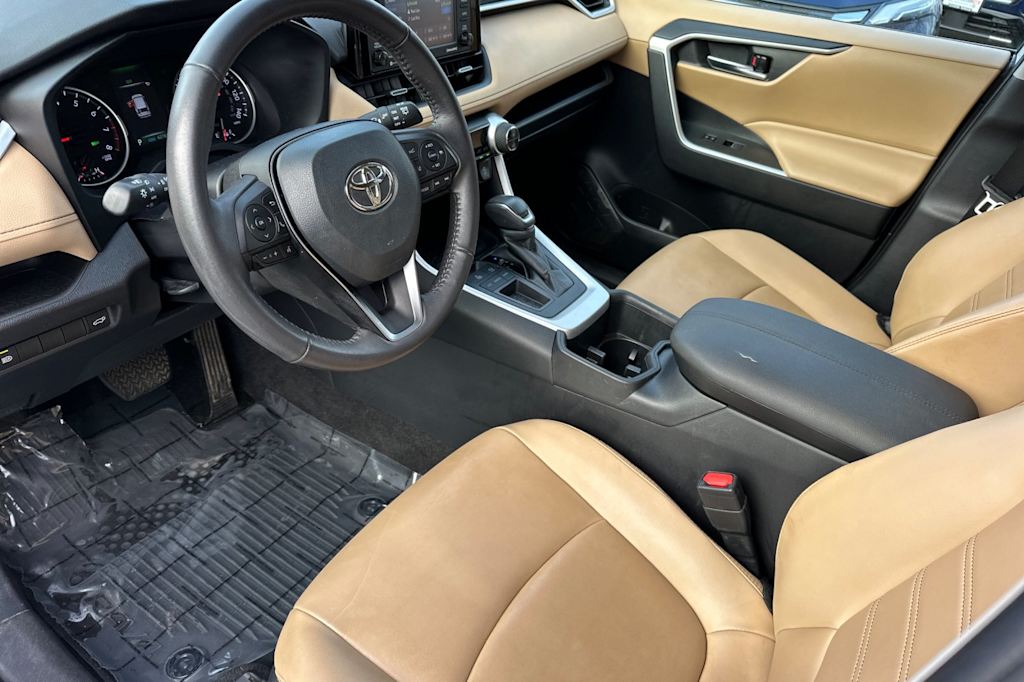 Thumbnail: 2022 Toyota RAV4 - 8