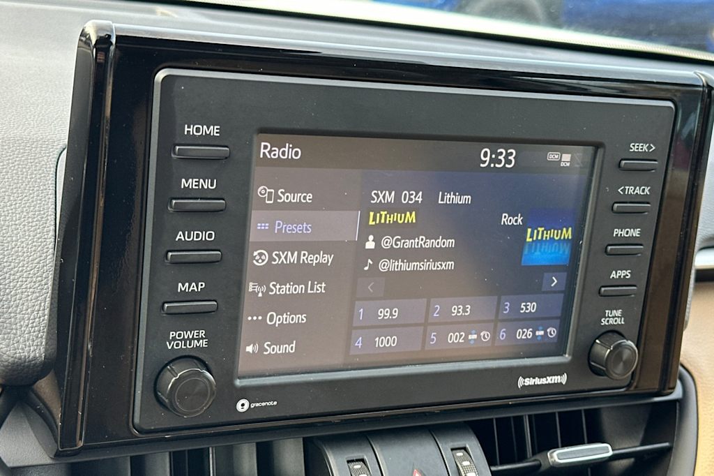 Thumbnail: 2022 Toyota RAV4 - 12