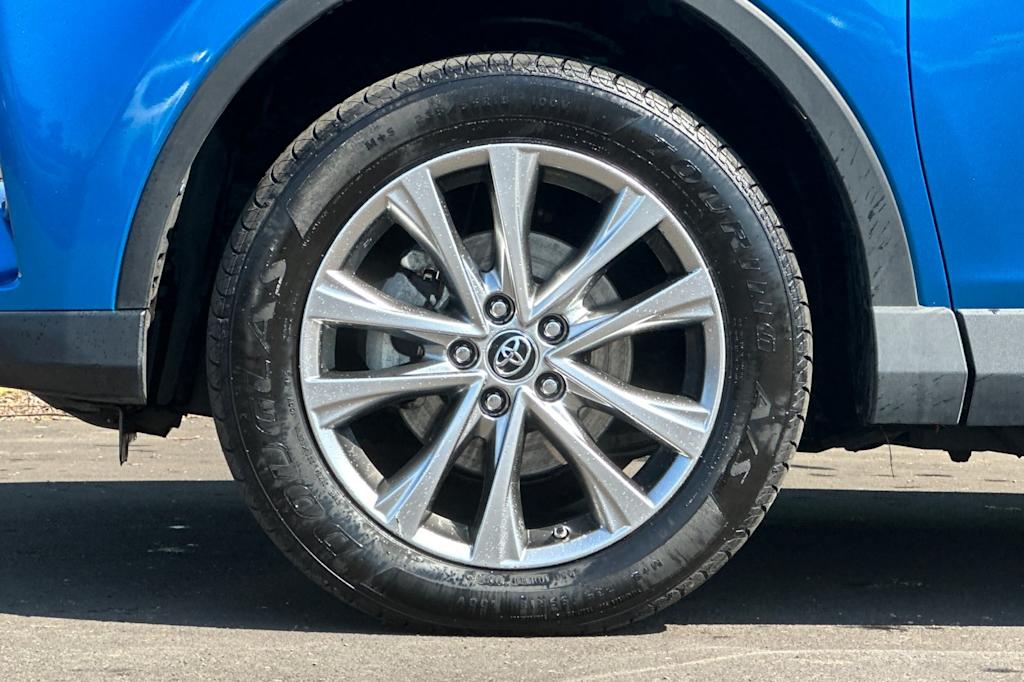 Thumbnail: 2017 Toyota RAV4 - 8