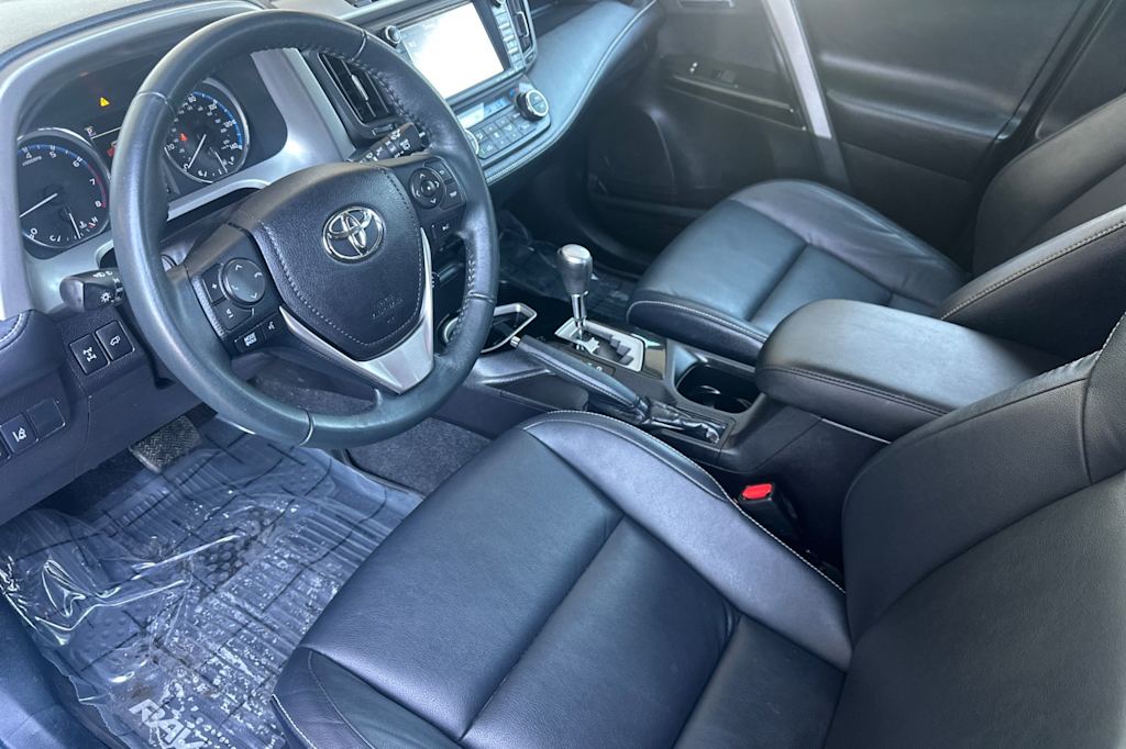 Thumbnail: 2017 Toyota RAV4 - 10