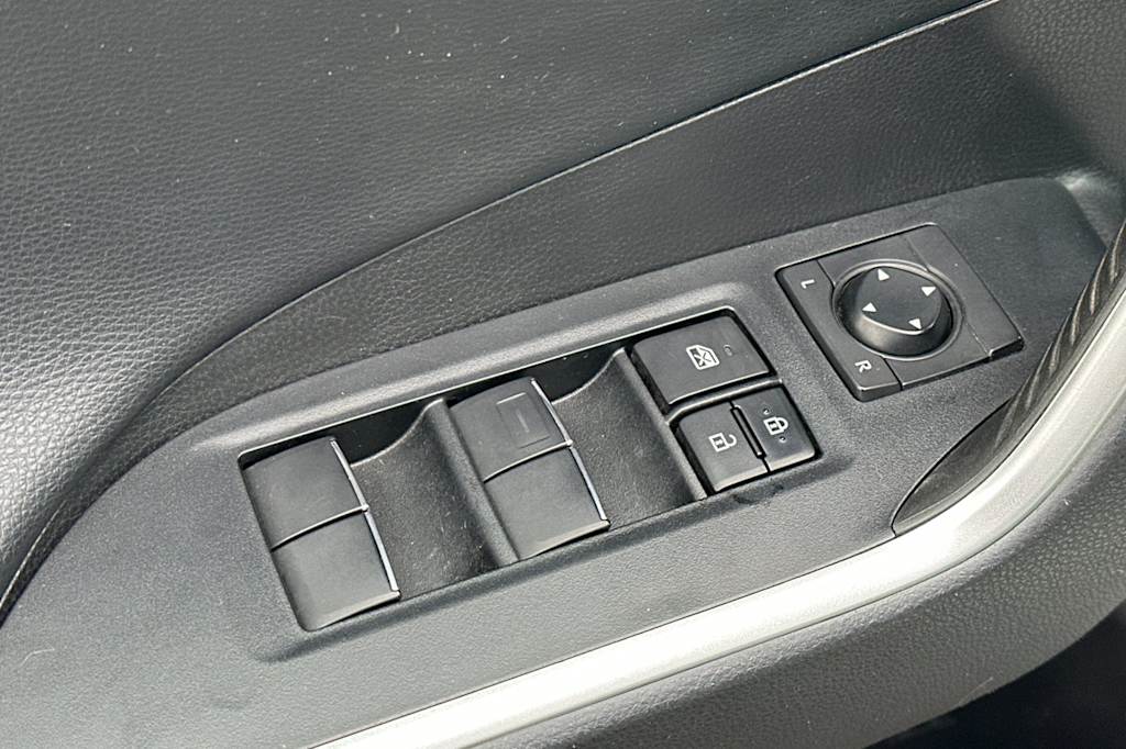 Thumbnail: 2021 Toyota RAV4 - 22