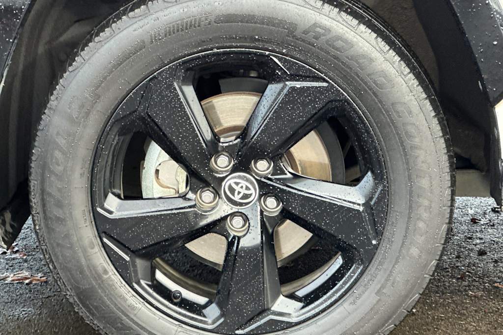 Thumbnail: 2021 Toyota RAV4 - 8