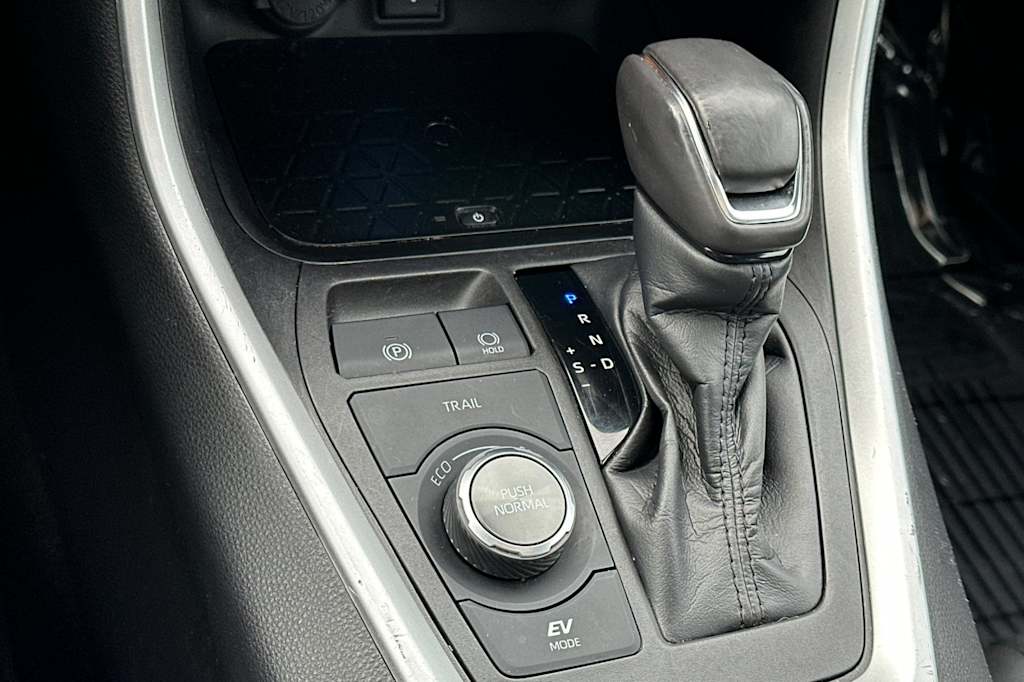 Thumbnail: 2021 Toyota RAV4 - 14