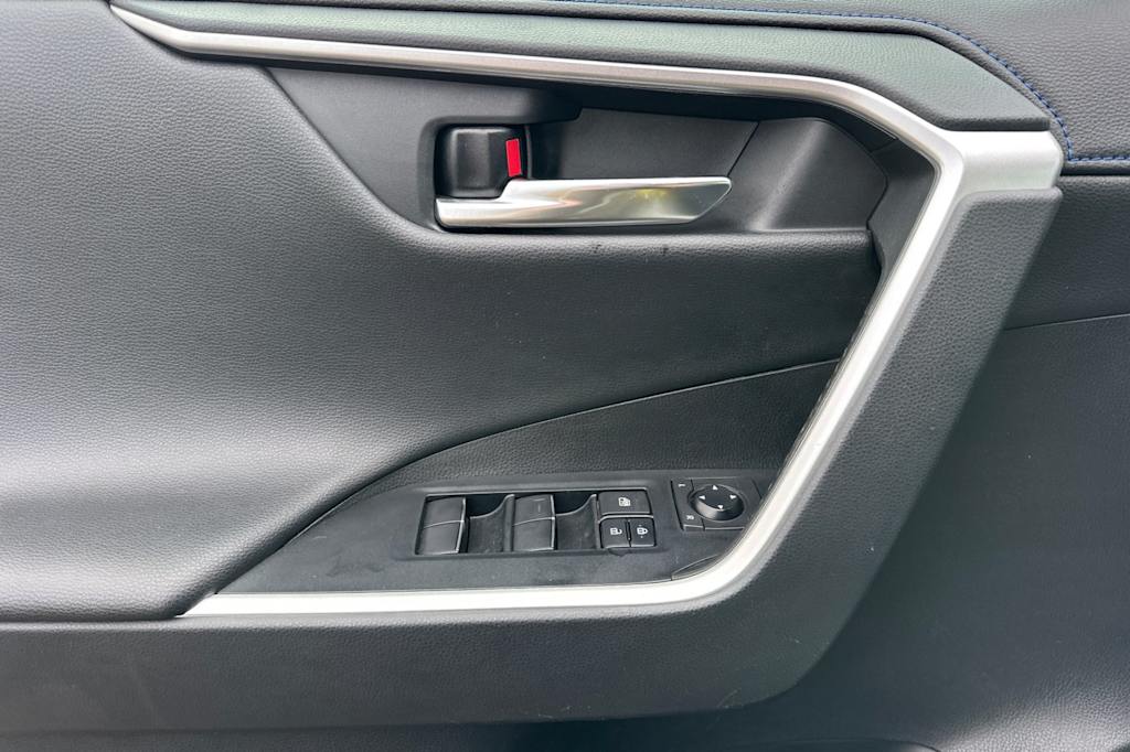 Thumbnail: 2021 Toyota RAV4 - 21