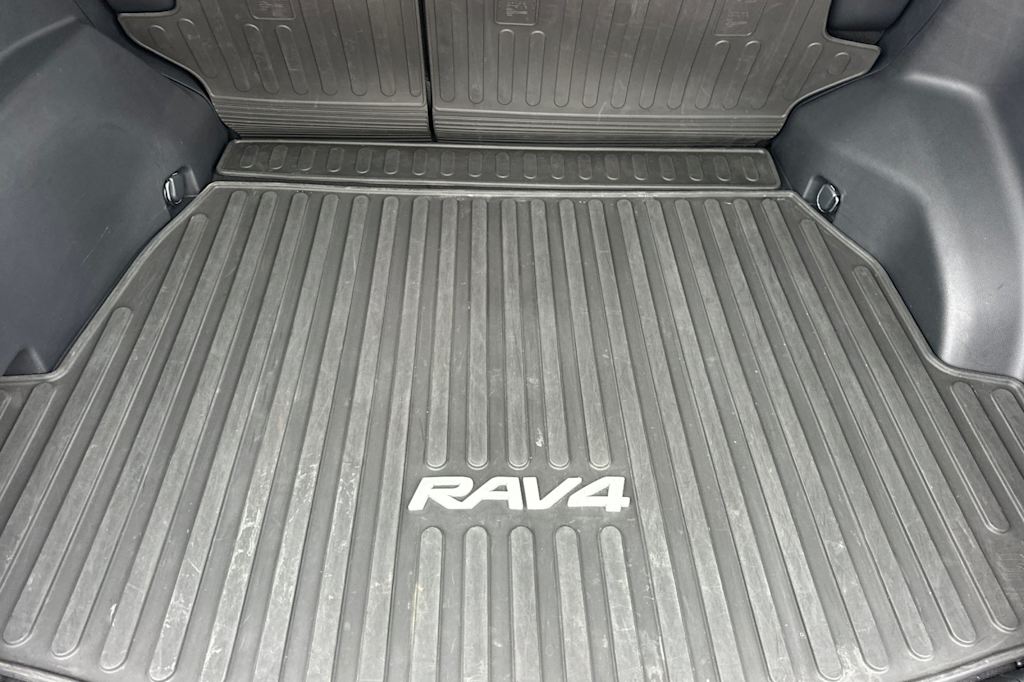 Thumbnail: 2020 Toyota RAV4 - 16