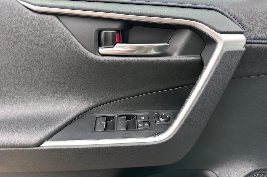 Thumbnail: 2020 Toyota RAV4 - 21