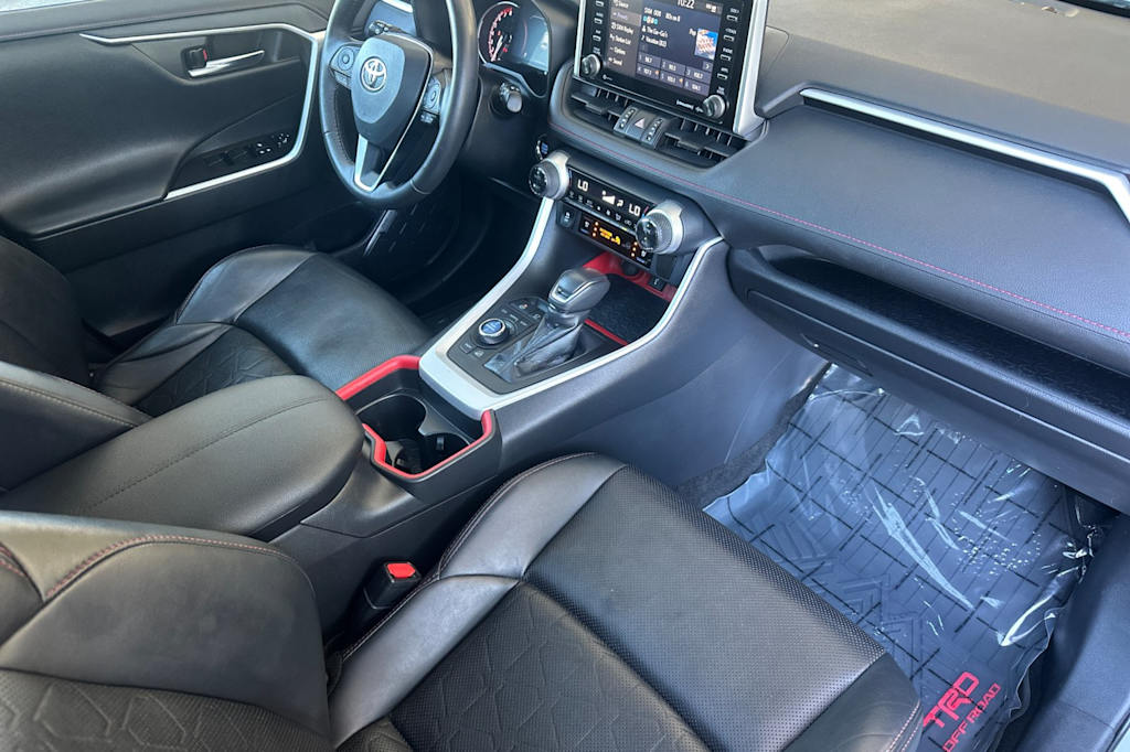Thumbnail: 2020 Toyota RAV4 - 12
