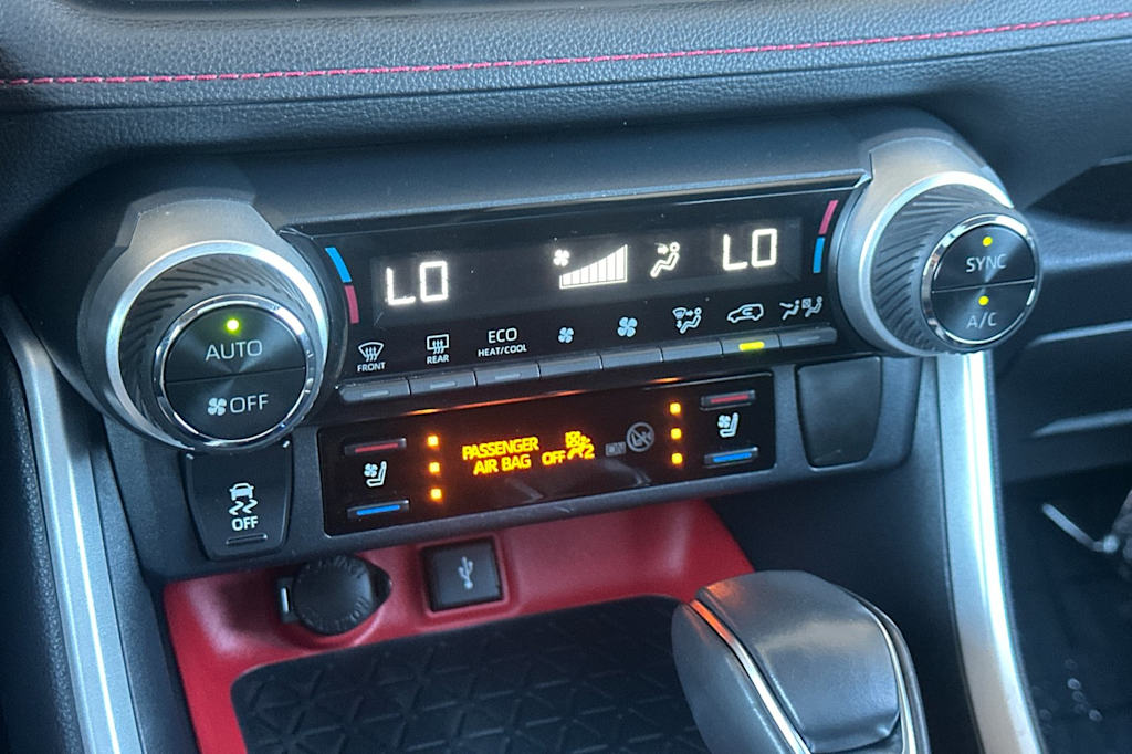 Thumbnail: 2020 Toyota RAV4 - 25