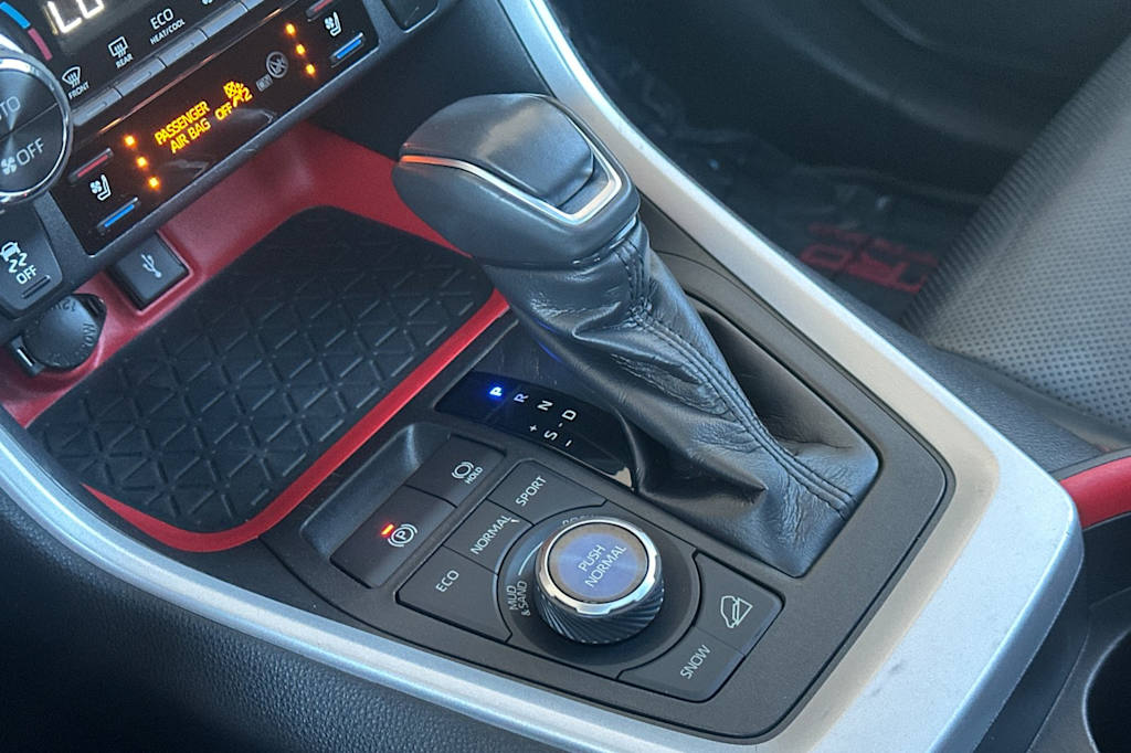 Thumbnail: 2020 Toyota RAV4 - 14