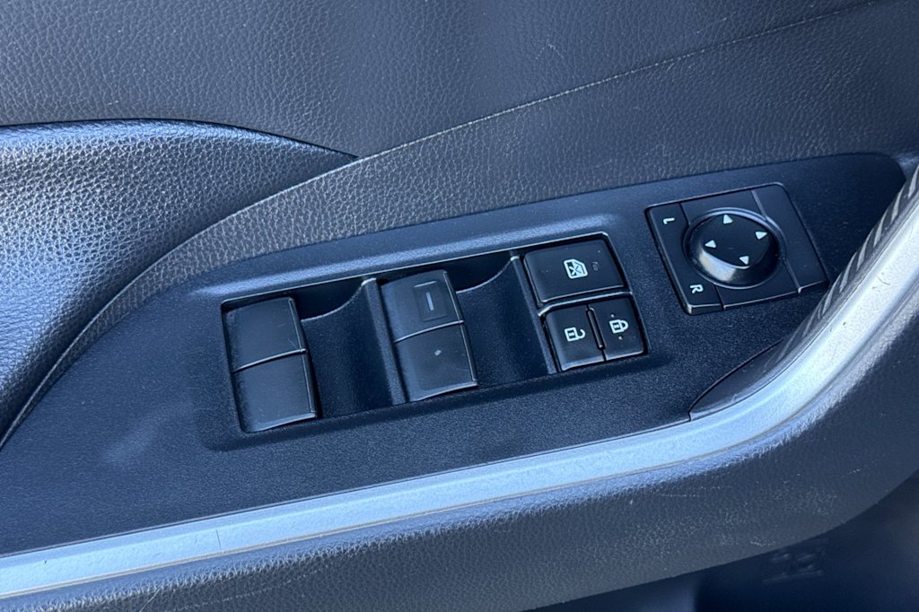 Thumbnail: 2021 Toyota RAV4 - 22