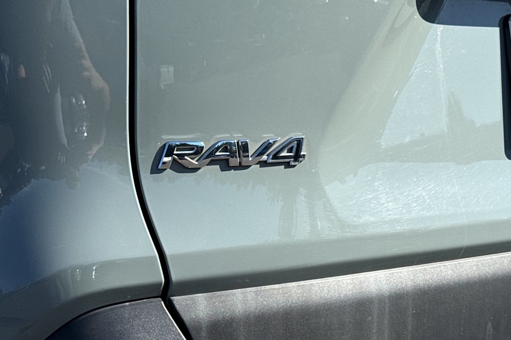 Thumbnail: 2021 Toyota RAV4 - 7