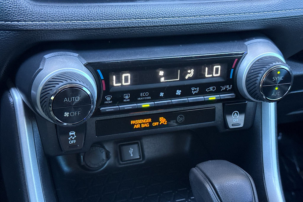Thumbnail: 2021 Toyota RAV4 - 25