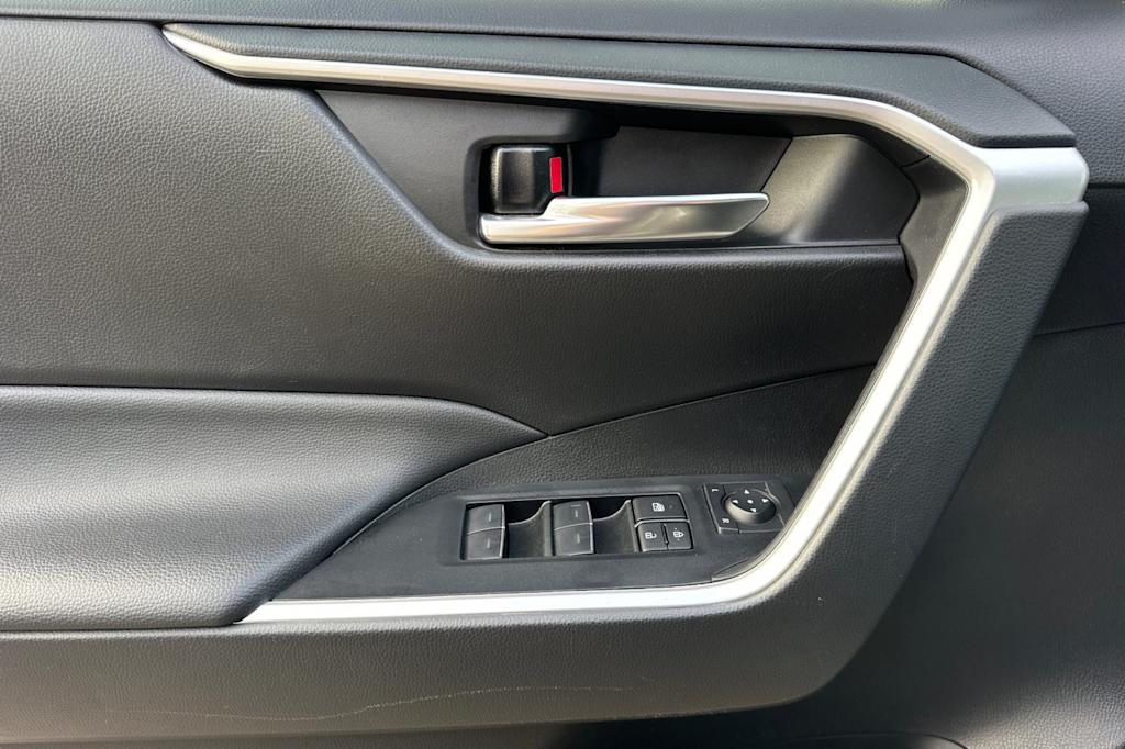 Thumbnail: 2024 Toyota RAV4 - 21