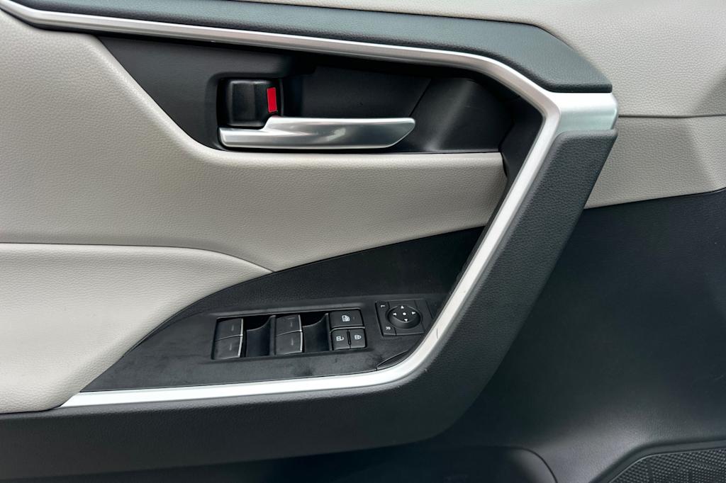 Thumbnail: 2025 Toyota RAV4 - 21